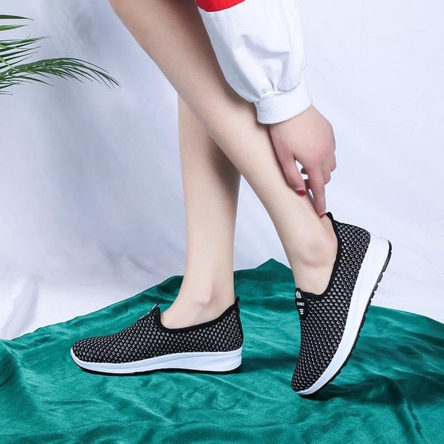 2018 New Women Shoes Breathable Lady Flats Shoes Women Casual Sneakers Knit Female Casual Shoes Platform Loafers 36-41